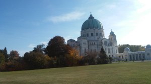 Friedhofskirche zum heiligen Karl Borromäus von Max Hegele und Präsidentengruft auf dem Wiener Zentralfriedhof